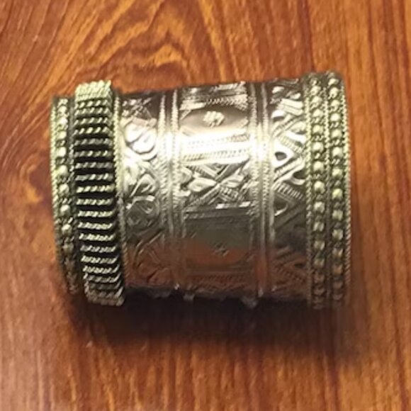 Single Gypsy Kuchi Bracelet With Glass Stones, Hinged, Vintage Cuff - Picture 4 of 10